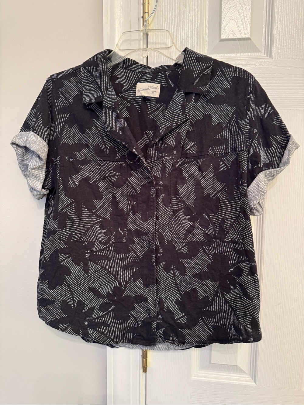 Universal Thread Black Floral Short-Sleeve Button-Up Top